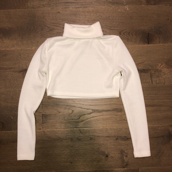 Ribbed Crop Turtleneck 2 for 20 💥 - Picture 1 of 2